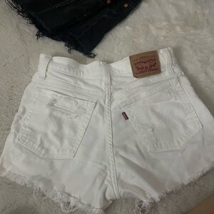 White size 26 Levi’s 501 shorts